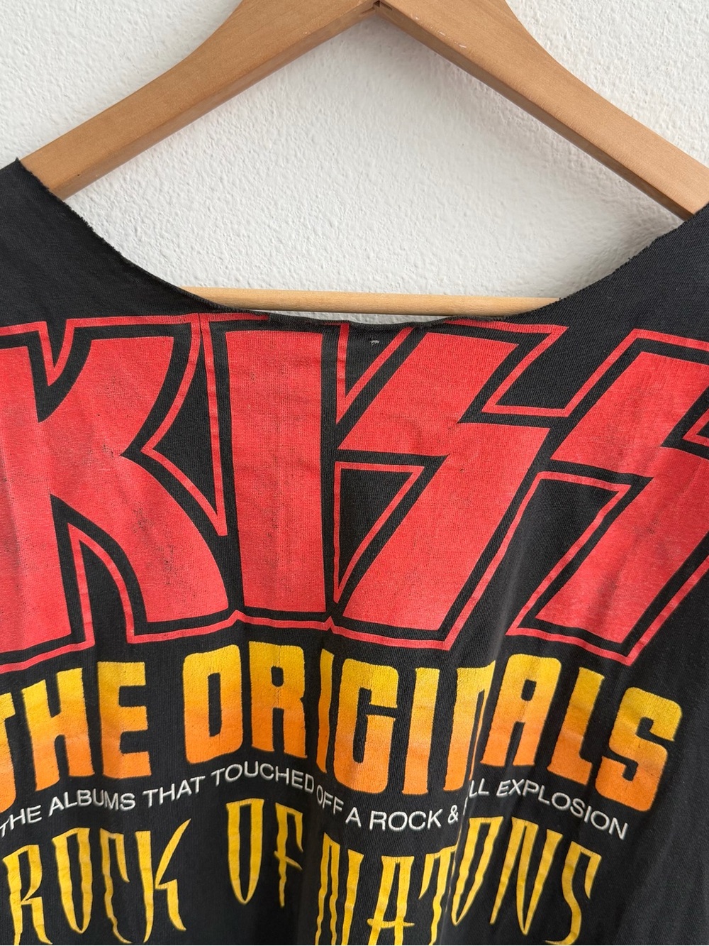 VINTAGE KISS "The Originals" Thrashed Band Tee Muscle Tank - Picture 15 of 16